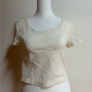 SALE 3️⃣ for $8! 🛍️ XS White/Cream Allover Lace Cropped Tee Express